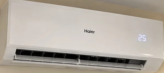 Unidade interior de ar condicionado Haier instalada em Matosinhos